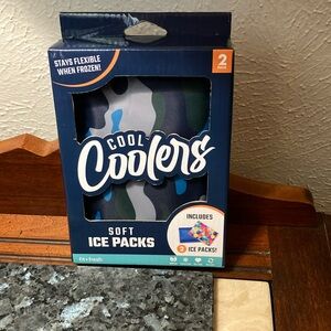 BNWT Cool Coolers Camo soft ice pls in a 2pk. 5 star ⭐️ratings. Fun fun school⭐️